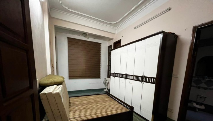 CHO THUÊ NHÀ LIỀN KỀ KHU ĐT AO SÀO, THỊNH LIỆT, HOÀNG MAI 4 TẦNG, 95M2, 3 P, GIÁ 19 TRIỆU